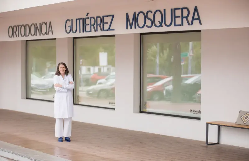 Fachada de Ortodoncia Gutiérrez Mosquera en Plaza de Italia, Pozuelo de Alarcón.